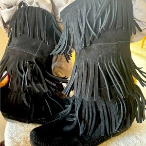 minnetonka 3 layer fringe boot